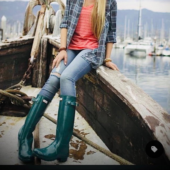 NEW Glossy Green Rain Boots - Picture 4 of 4